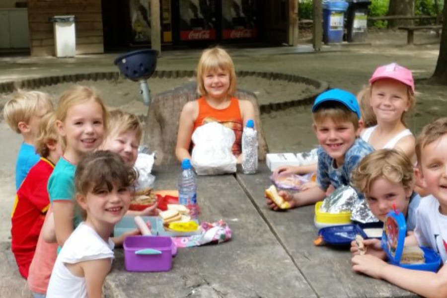 Schoolreis eerste graad: kuieren tussen de dieren in Planckendael.