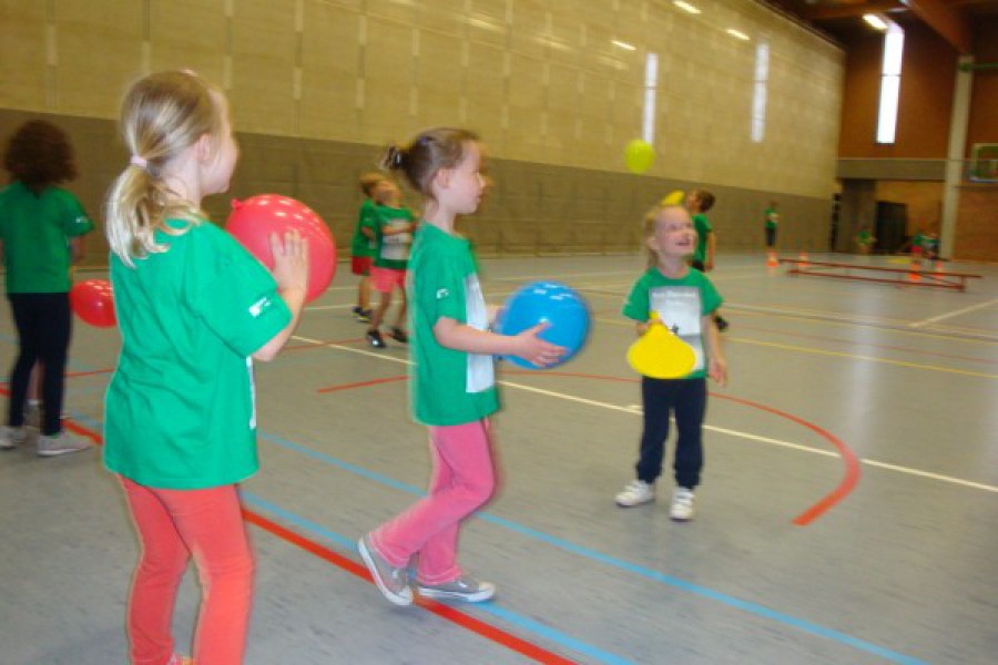 Sportdag in de sporthal te Laarne met juffrouw Christelle