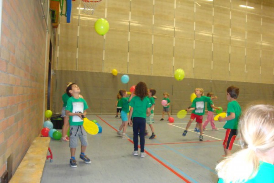 Sportdag in de sporthal te Laarne met juffrouw Christelle