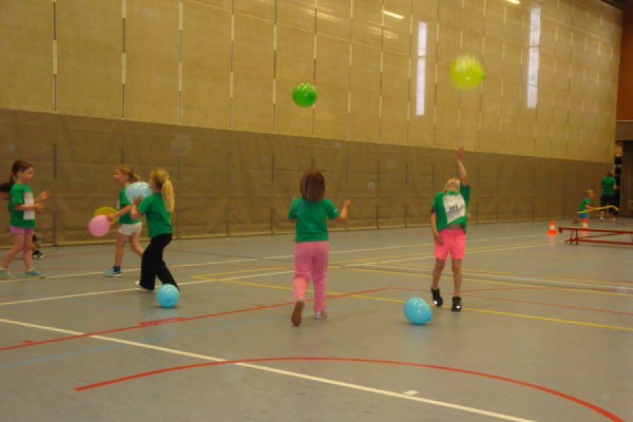 Sportdag in de sporthal te Laarne met juffrouw Christelle