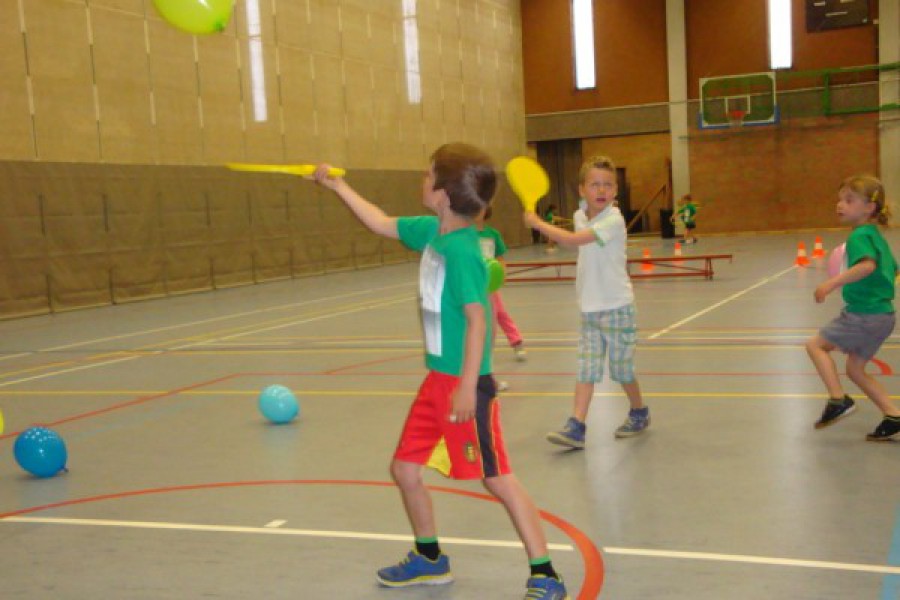 Sportdag in de sporthal te Laarne met juffrouw Christelle