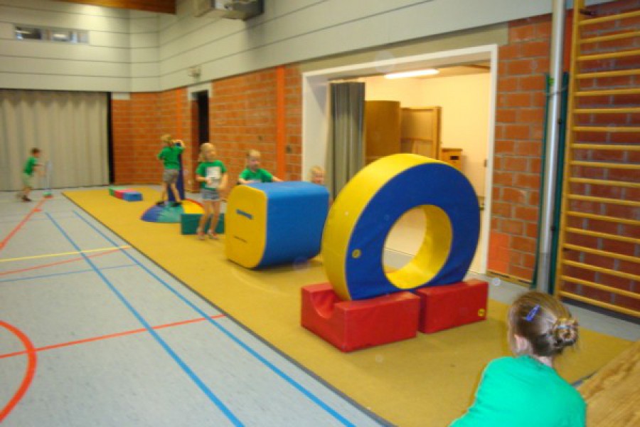 Sportdag in de sporthal te Laarne met juffrouw Christelle