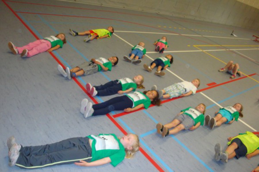 Sportdag in de sporthal te Laarne met juffrouw Christelle