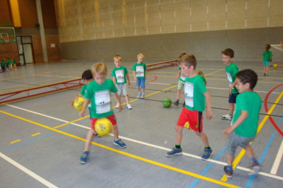 Sportdag in de sporthal te Laarne met juffrouw Christelle