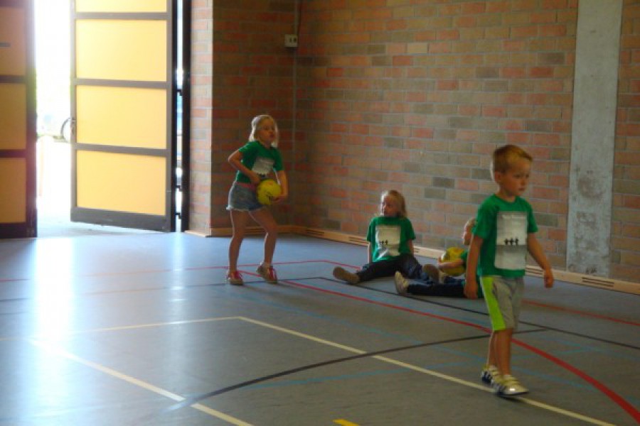 Sportdag in de sporthal te Laarne met juffrouw Christelle