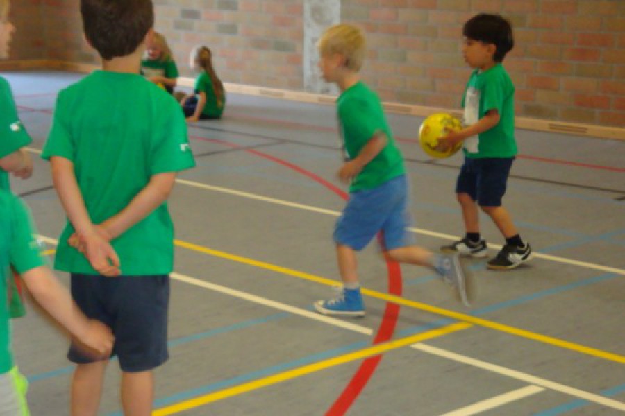 Sportdag in de sporthal te Laarne met juffrouw Christelle