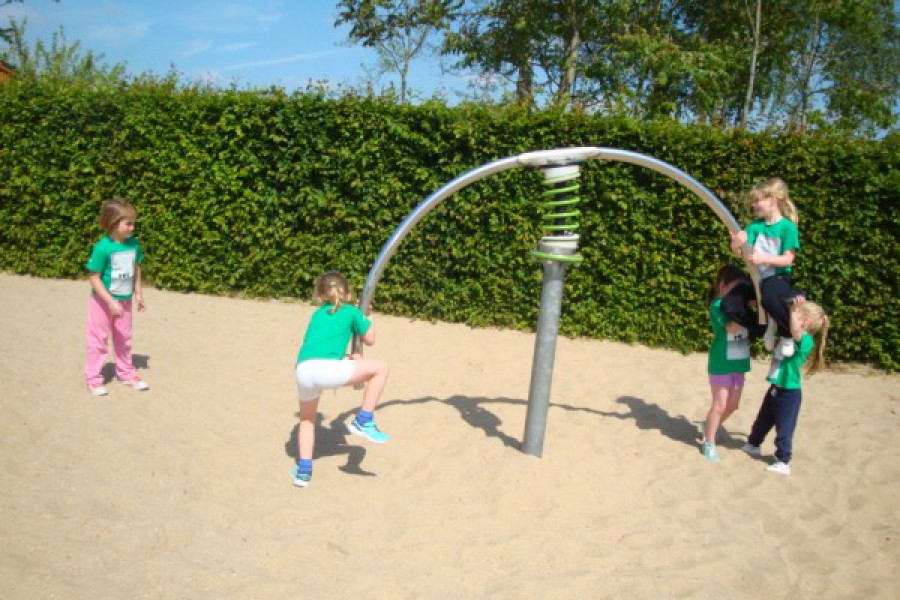 Sportdag in de sporthal te Laarne met juffrouw Christelle