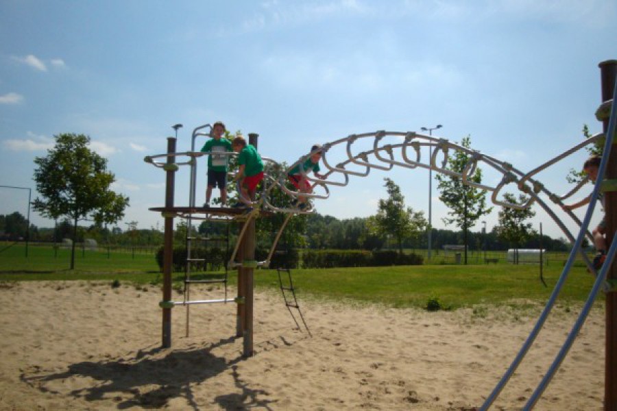 Sportdag in de sporthal te Laarne met juffrouw Christelle