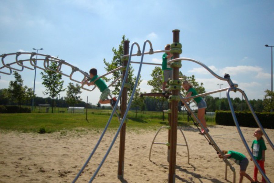 Sportdag in de sporthal te Laarne met juffrouw Christelle