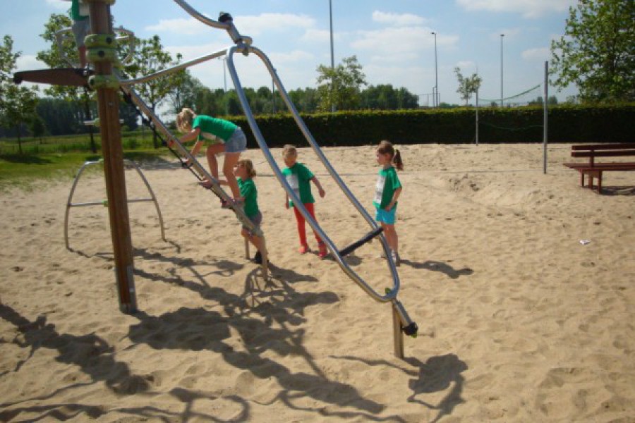 Sportdag in de sporthal te Laarne met juffrouw Christelle