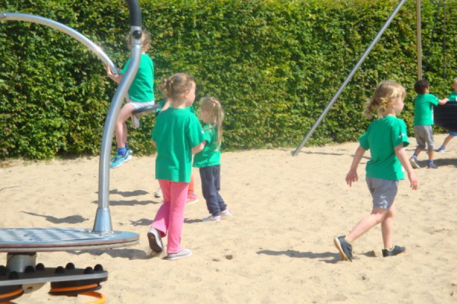 Sportdag in de sporthal te Laarne met juffrouw Christelle