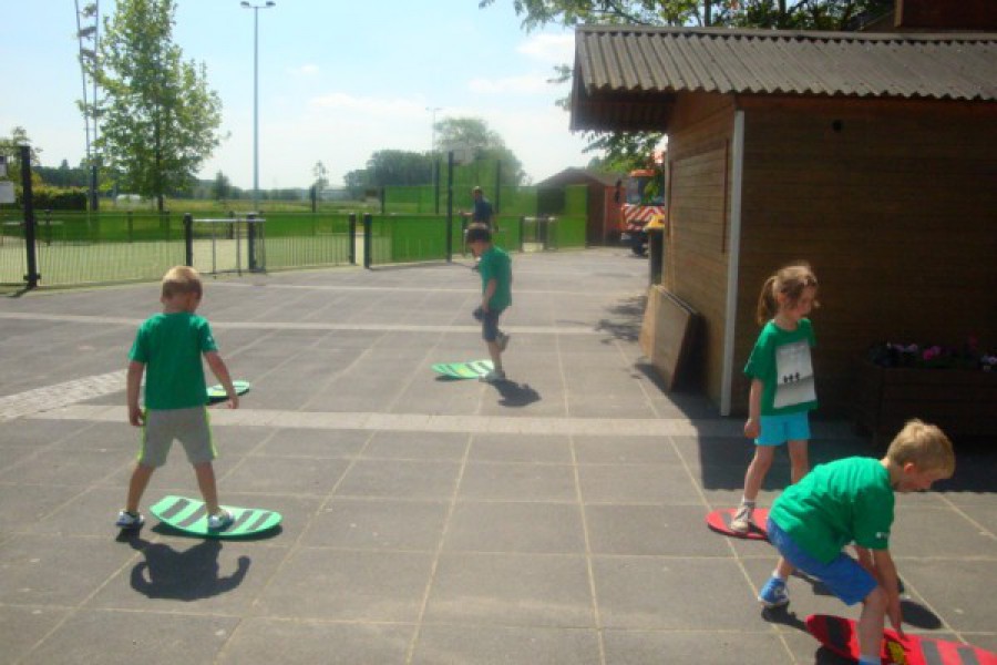 Sportdag in de sporthal te Laarne met juffrouw Christelle