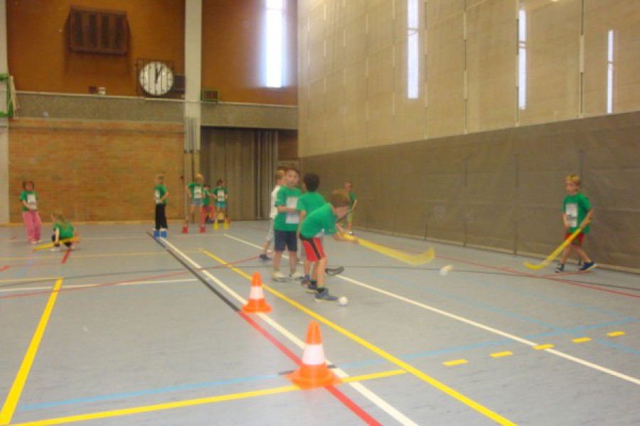 Sportdag in de sporthal te Laarne met juffrouw Christelle