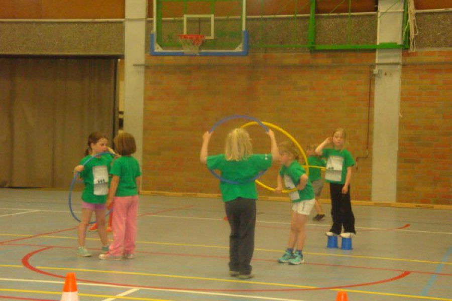 Sportdag in de sporthal te Laarne met juffrouw Christelle