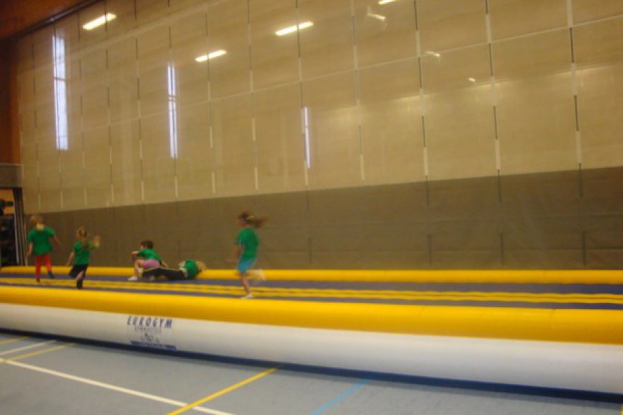 Sportdag in de sporthal te Laarne met juffrouw Christelle