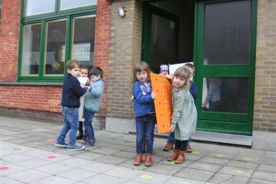 De kleuters van de dolfijnenklas namen afscheid van hun “oude” klas.