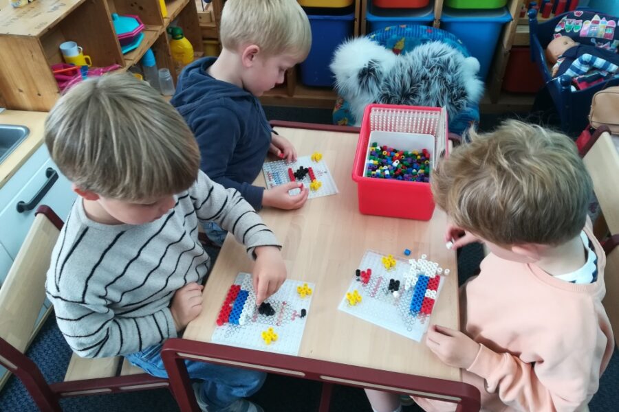 Het schoolfeest voorbereiden in de klas