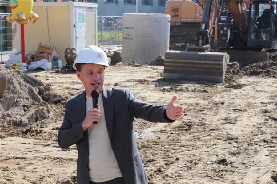 Bruno Vanobbergen, directeur-generaal van het Katholiek Onderwijs Vlaanderen in onze klas.