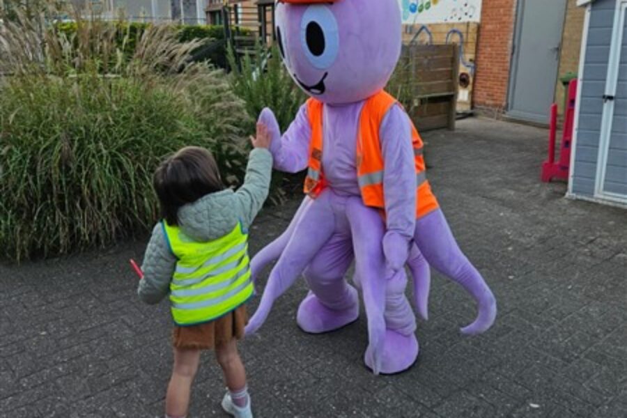 Strapdag! Stappen en trappen naar onze school samen met Octopus.